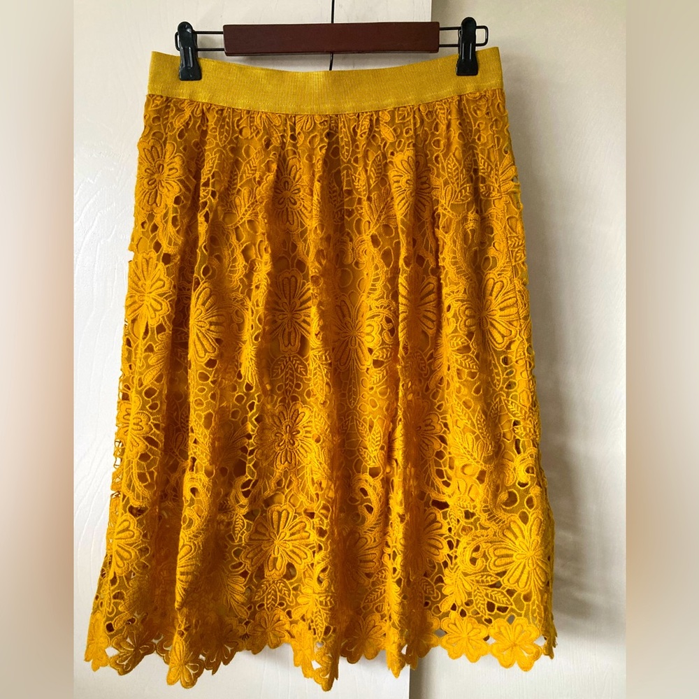 ANN TAYLOR Floral Size 6 Mid-Length Skirt